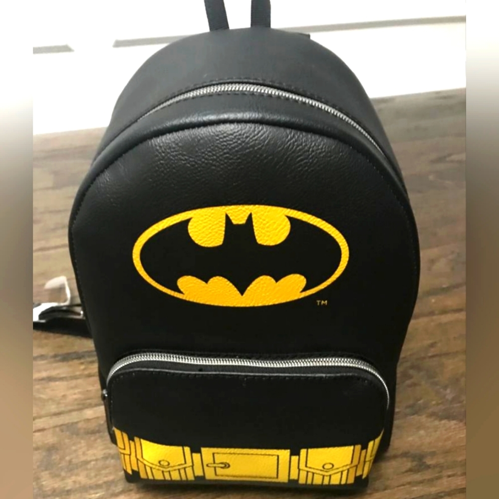 FUNKO BATMAN WOMEN MINI BACKPACK BRAND NEW. GOOD QUALITY &PORTABLE